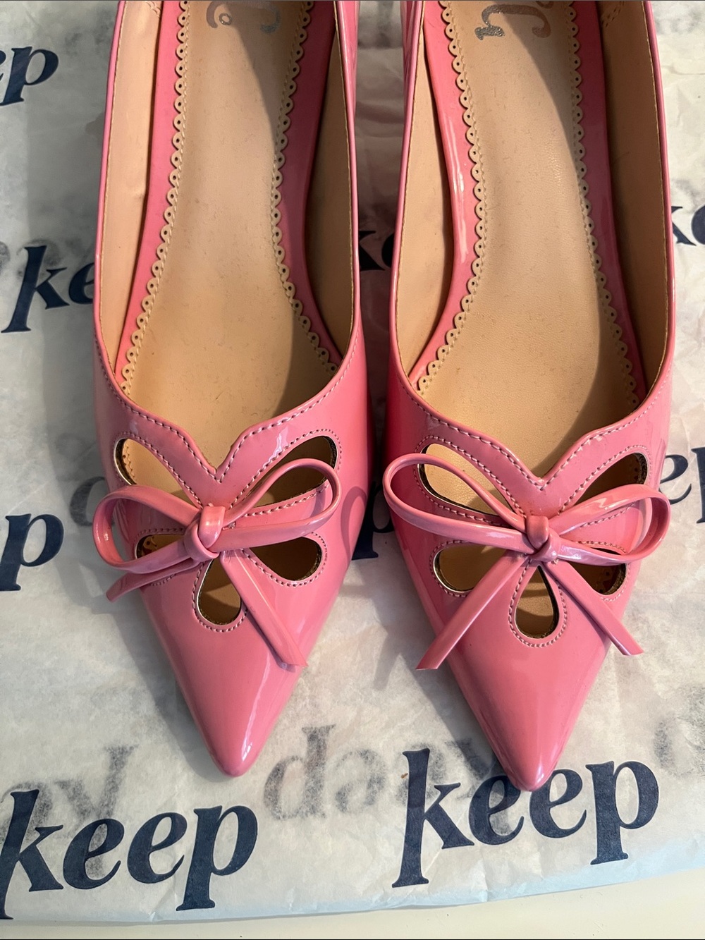 Juicy Couture Pink Patent leather like new Pointed Toe Bow Pumps used 2 times - Picture 3 of 5
